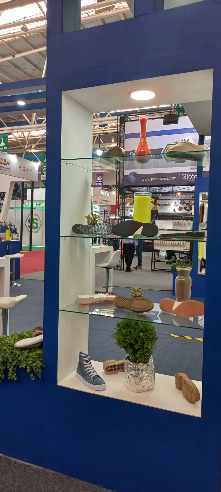 Presentación de nuevos compuestos en TecnoMueble